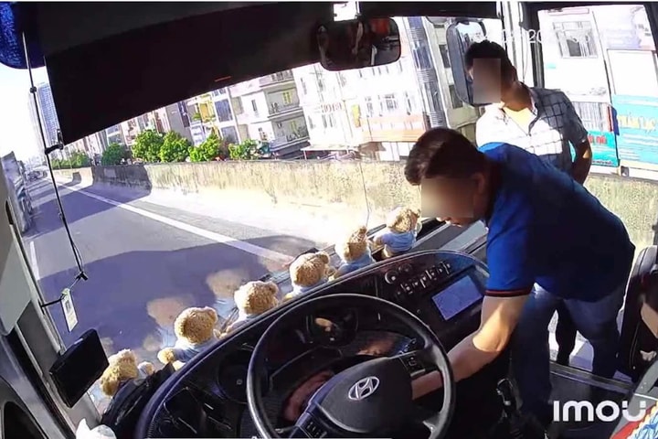 Xác minh vụ chặn xe khách, giật chìa khóa trên đường Vành đai 3