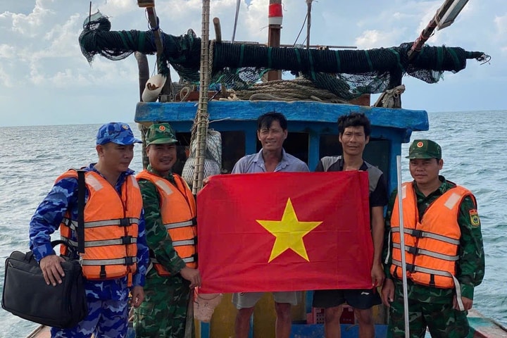 Tăng cường nắm tình hình, bảo vệ vững chắc chủ quyền an ninh biên giới