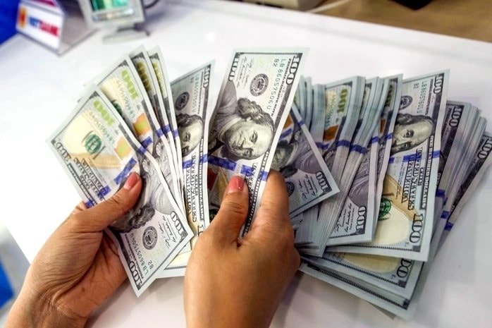 Tỷ giá USD ngày 5/8: “Chợ đen” đảo chiều giữa mua và bán