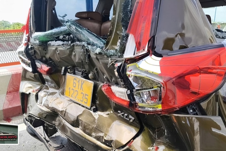 Loạt xe ô tô tông nhau trên cầu Rạch Chiếc