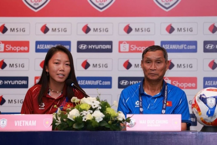 Huấn luyện viên Mai Đức Chung mong ước điều gì trước giờ bóng lăn?