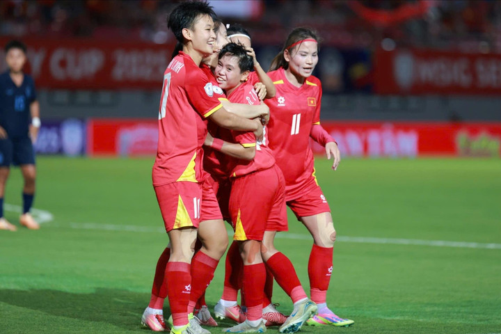 Tuyển nữ Việt Nam thắng đậm tuyển nữ Campuchia 6-0
