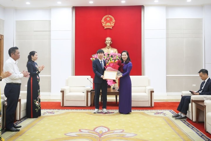 Quảng Ninh thưởng 400 triệu đồng cho học sinh đạt Huy chương Đồng Olympic Tin học Quốc tế