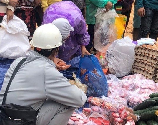 Hành vi cố ý làm trái quy định về hàng cứu trợ sẽ bị xử lý như thế nào?