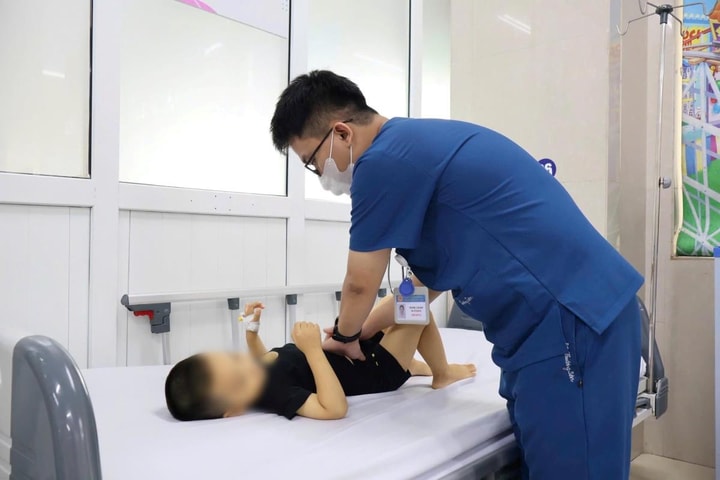 Bé 3 tuổi nhập viện cấp cứu do uống lá lộc mại