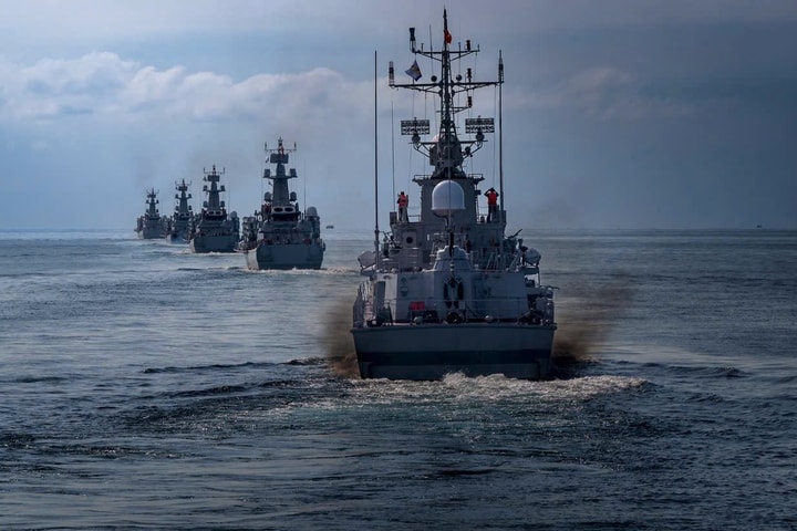 Chính ủy Hải quân thăm, động viên lực lượng diễu binh, diễu hành A80