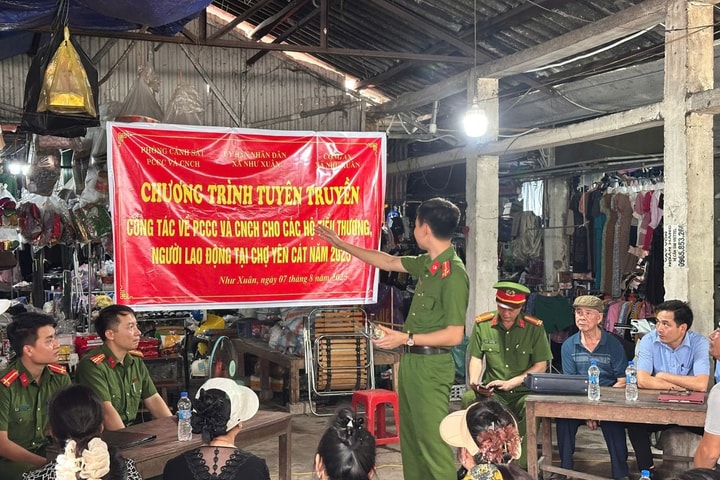 "Gõ cửa" từng nhà dân cảnh báo nguy cơ cháy, nổ