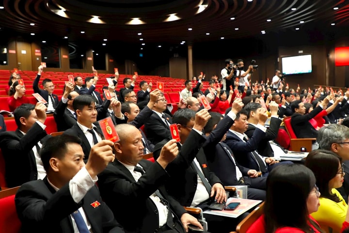 Hoàn thành đổi Thẻ đảng viên trước ngày 2/9