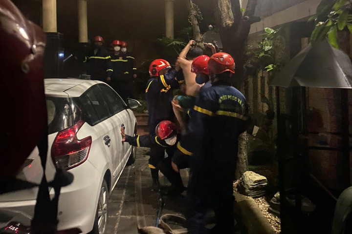 Cứu 5 người thoát khỏi đám cháy trong đêm