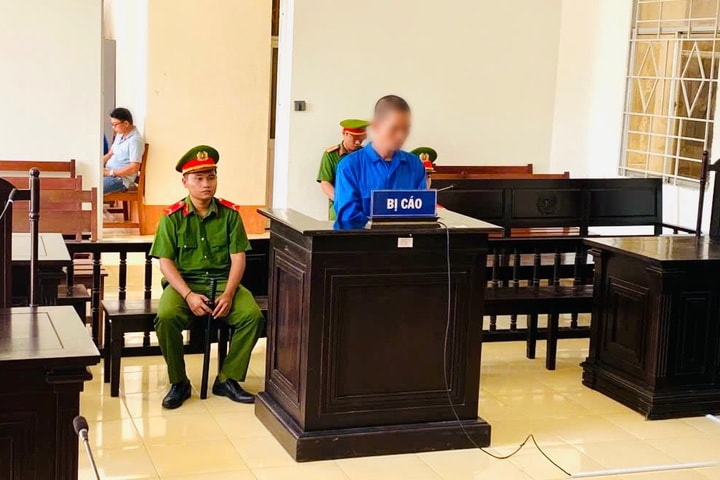 Lĩnh án 2 năm tù vì tàng trữ trái phép chất ma túy