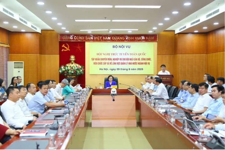 Bộ Nội vụ cử 34 công chức tăng cường về các tỉnh, thành