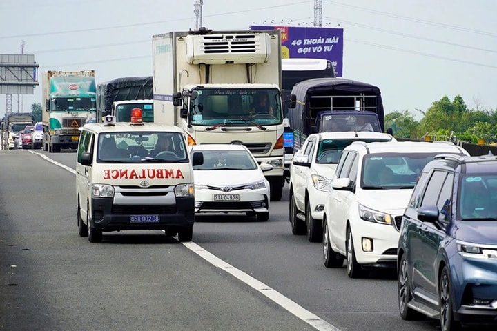 Chế tài xử phạt đối với hành vi không nhường đường cho xe cứu thương