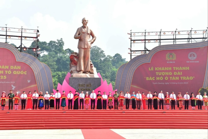 Tổng Bí thư Tô Lâm dự Lễ khánh thành Tượng đài "Bác Hồ ở Tân Trào"