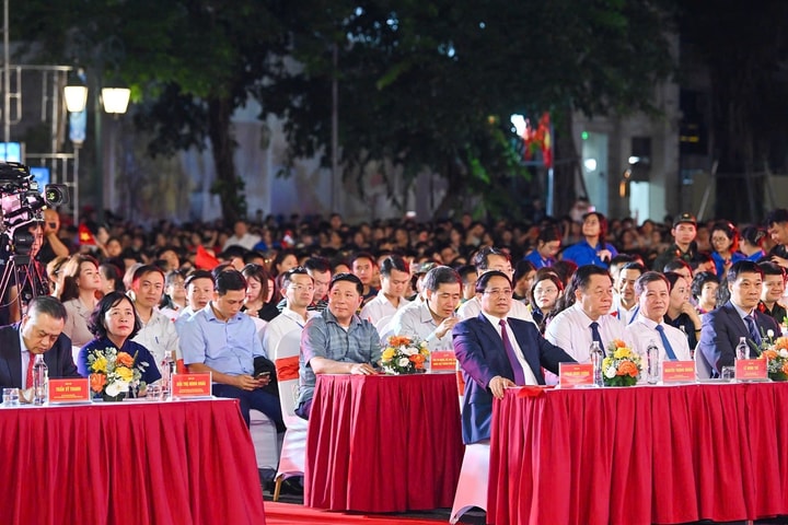 “Hà Nội - Từ mùa thu lịch sử năm 1945”: Tiếp nối lịch sử vẻ vang của dân tộc