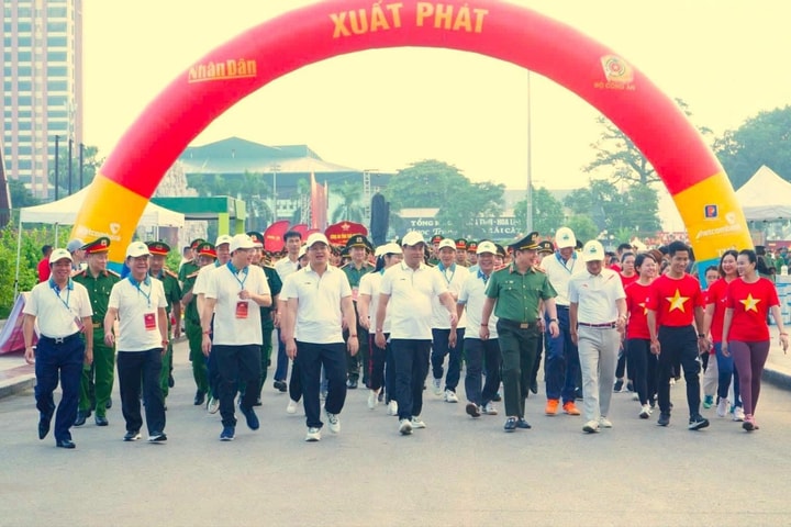 Thái Nguyên sôi nổi Ngày hội "Cùng Việt Nam tiến bước"