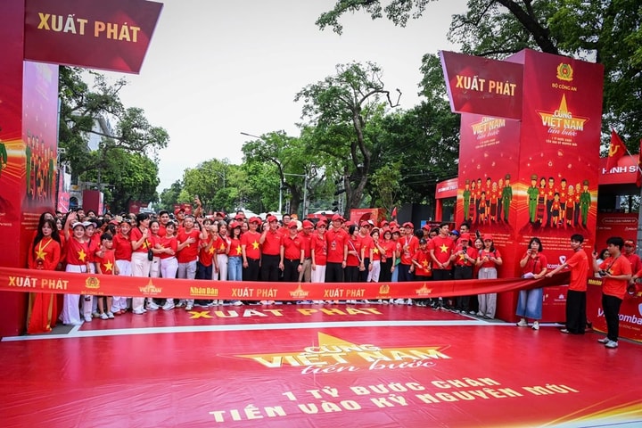 Hơn 1 triệu người cùng đi bộ tiến vào kỷ nguyên mới