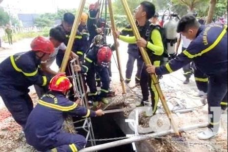 Một công nhân tử vong dưới hố cống