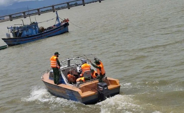 Công nhân gặp nạn khi đang sửa chữa cầu Đà Rằng