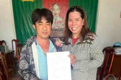 Trao trả hơn 59 triệu đồng cho người chuyển khoản nhầm