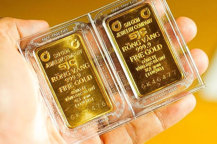 Giá vàng hôm nay 18/8: Tăng lên mức kỷ lục 124,70 triệu đồng/lượng