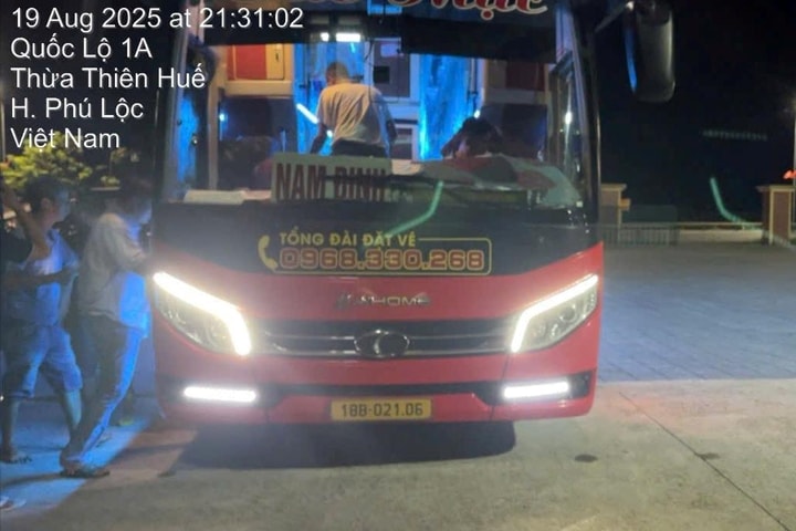 Xe khách chở quá 12 người bị xử phạt gần 100 triệu đồng