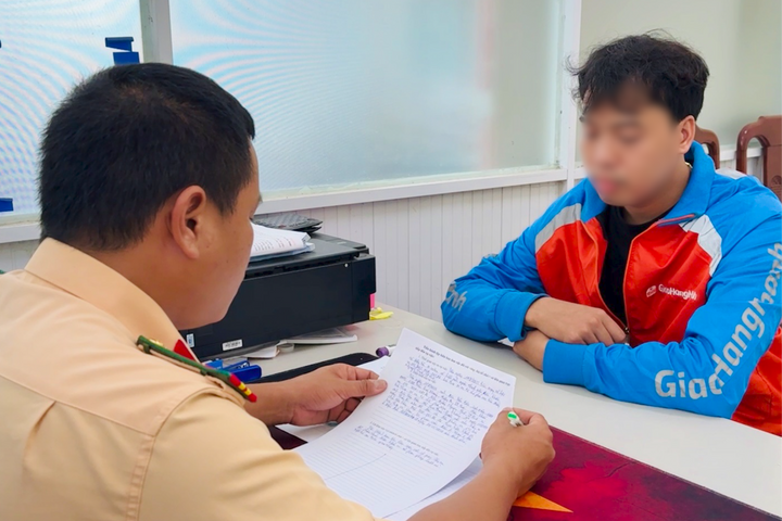 Xử lý thanh niên lái ô tô kéo xe tự chế quay TikTok