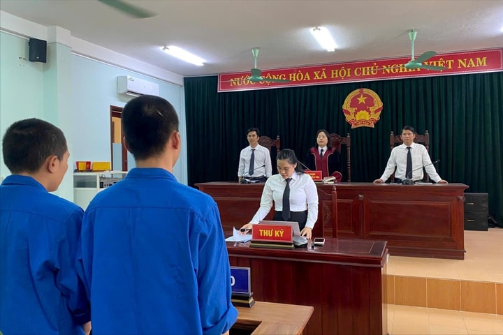 Vờ hỏi 'mượn điện thoại' để cướp giật tài sản