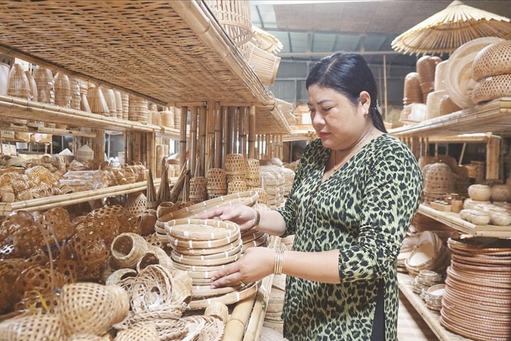 Nữ nghệ nhân và hành trình “giữ lửa” làng nghề trăm năm tuổi tại vùng đất Tây Đô