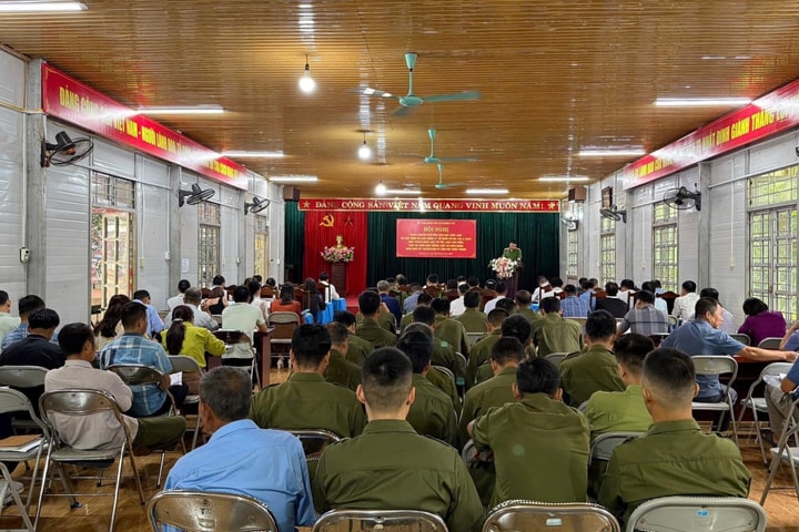 Người dân xã Mường Cơi tích cực giao nộp vũ khí