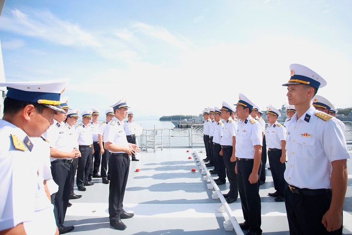 Chính ủy Hải quân kiểm tra, nắm tình hình các đơn vị tại Khánh Hòa