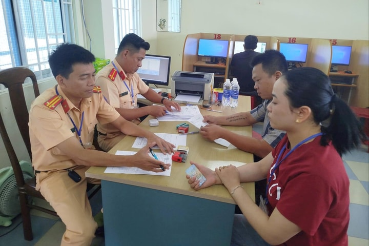 Siết chặt từ gốc, xây dựng văn hóa giao thông an toàn