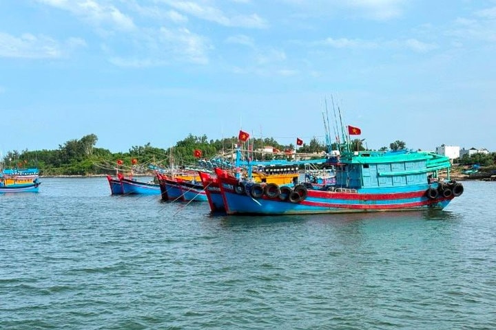Quảng Ngãi còn 486 tàu cá đang hoạt động trên biển