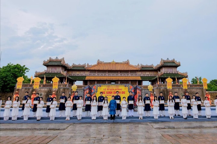 Tuyên dương 384 “Học sinh danh dự toàn trường” năm học 2024-2025