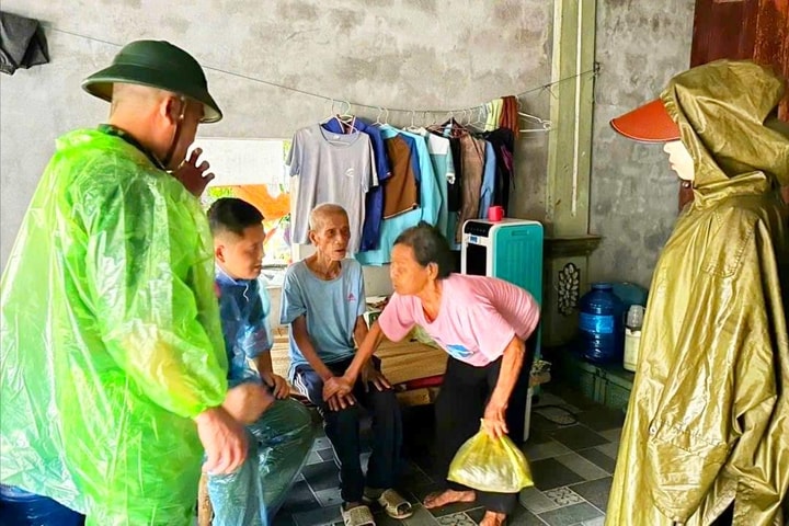 Di dời hàng ngàn hộ dân đến nơi an toàn tránh bão số 5