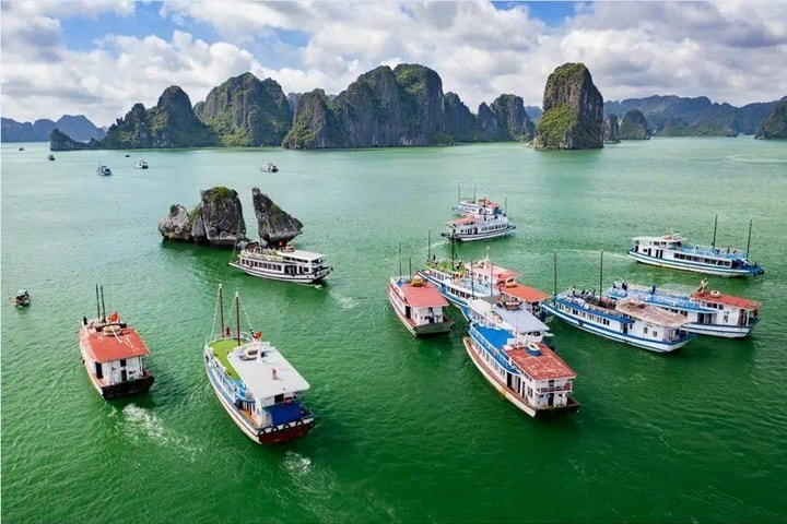 Quảng Ninh dừng tàu du lịch, lưu trú trên biển