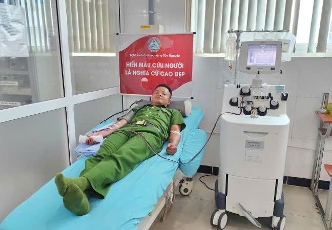 Tấm lòng vàng của chiến sĩ Công an nhân dân