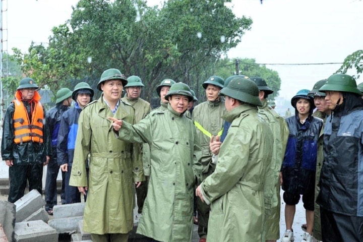 Lãnh đạo tỉnh Ninh Bình kiểm tra công tác ứng phó với bão số 5