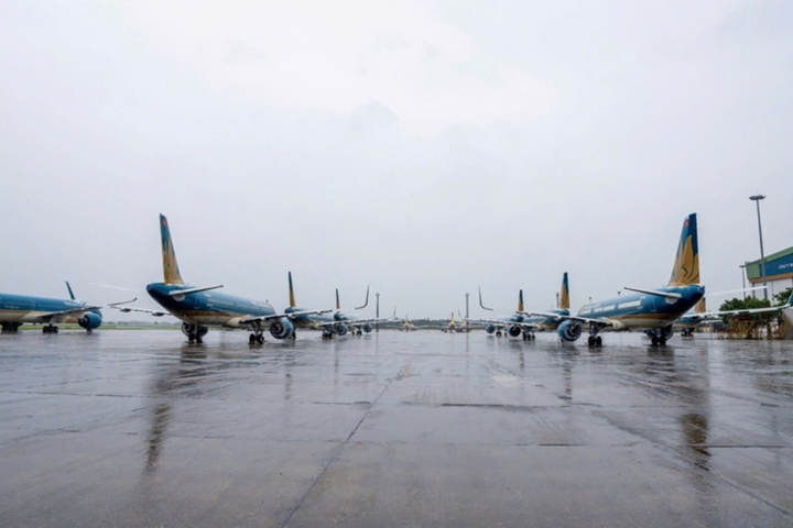 Hơn 430 chuyến bay bị ảnh hưởng do bão số 5, nhiều sân bay tạm ngừng khai thác