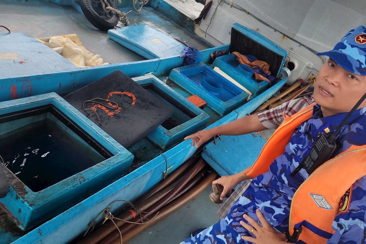 BTL Vùng cảnh sát biển 4 liên tiếp bắt giữ tàu vận chuyển trái phép dầu DO