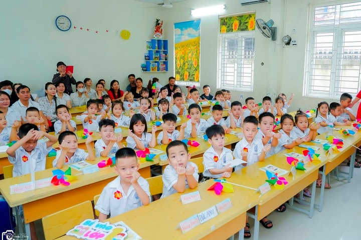 Hải Phòng chào đón học sinh lớp 1, lớp 9 và lớp 12 đến trường