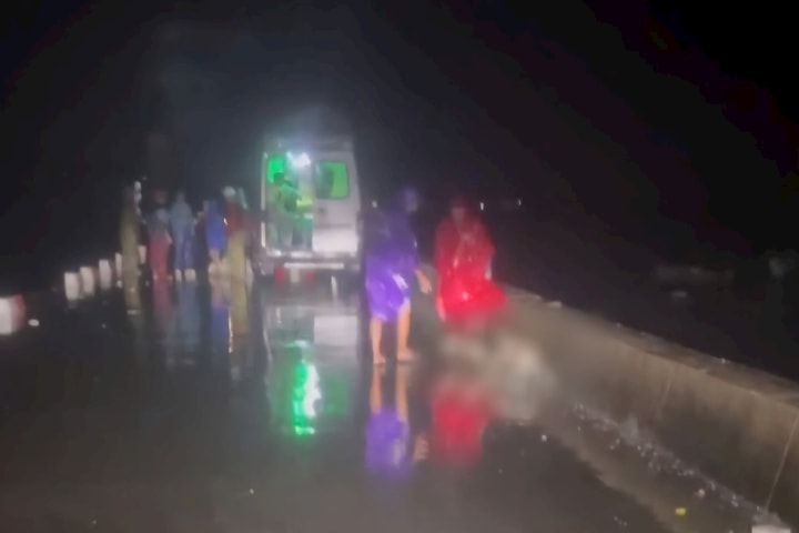 Tìm thấy thi thể nam sinh mất tích khi đi tắm biển