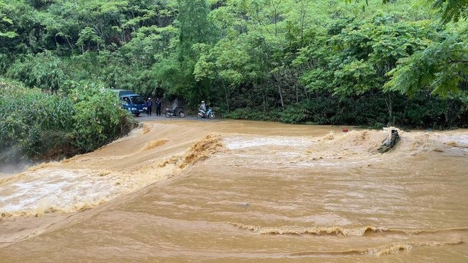 Mưa lũ khiến 1 người bị cuốn trôi ở Sơn La