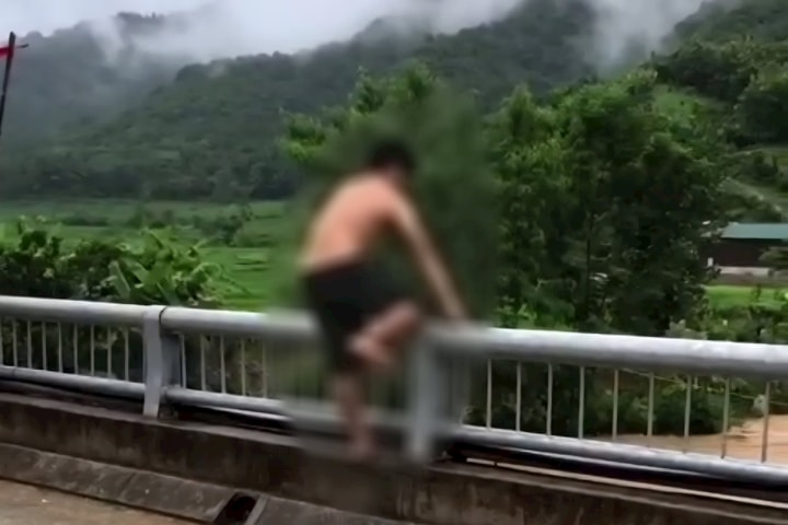 Nam thanh niên nghi say rượu nhảy xuống suối mất tích