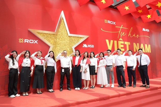 Điểm “check-in yêu nước” cực “hot” trên đường Nguyễn Chí Thanh - Hà Nội