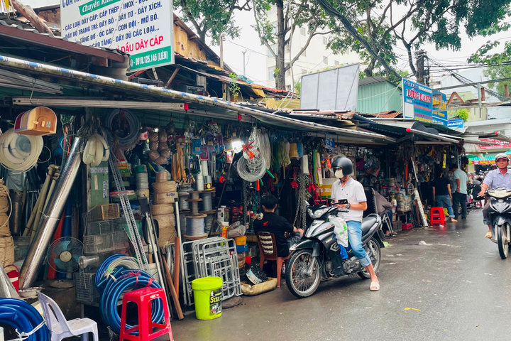 Độc đáo chợ sắt giữa lòng Tây Đô