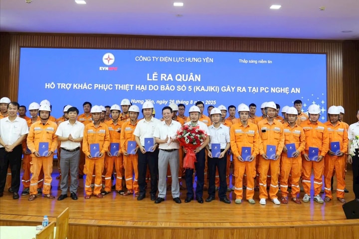EVNNPC chủ động ứng phó, khắc phục lưới điện sau bão số 5