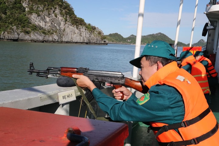 Quân chủng Hải quân  kiểm tra công tác huấn luyện, bắn đạn thật