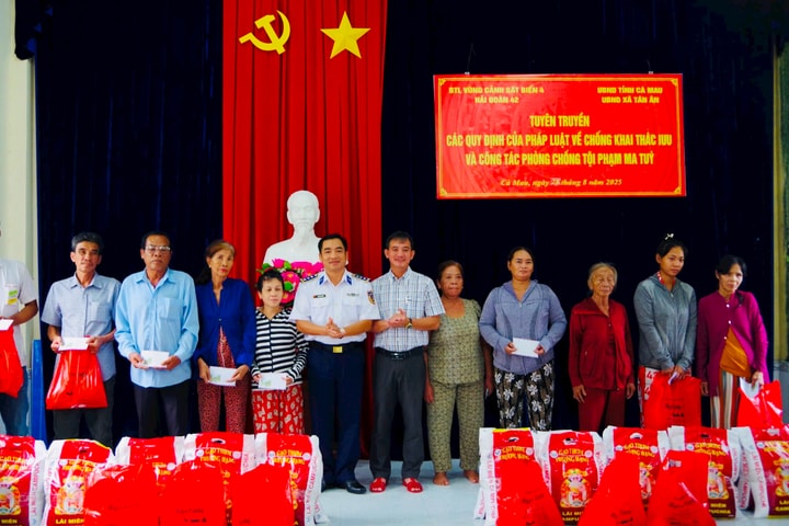 Đồng hành cùng ngư dân chống khai thác IUU, đẩy lùi hiểm họa ma túy