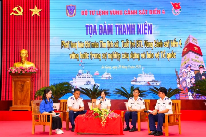Tọa đàm “Phát huy hào khí mùa thu lịch sử - Vững bước trong sự nghiệp dựng và bảo vệ Tổ quốc”