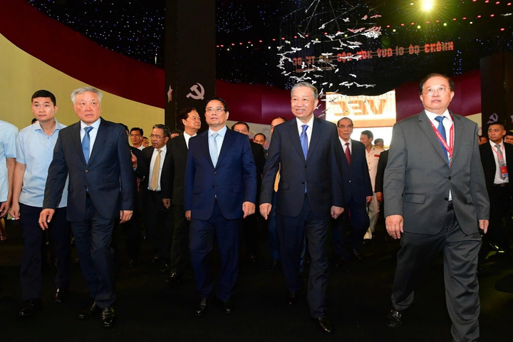 Tổng Bí thư dự Lễ khai mạc Triển lãm thành tựu đất nước